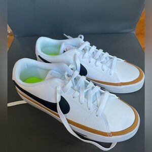 Nike Court Legacy Next Nature
Women's Shoes size 7